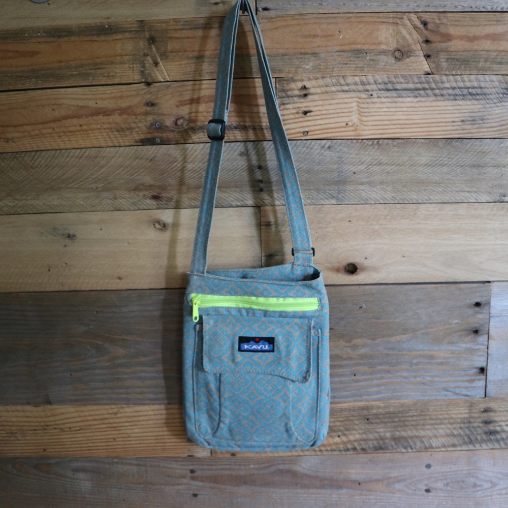 KAVU Adjustable Crossbody Bag, in Great Condition!
